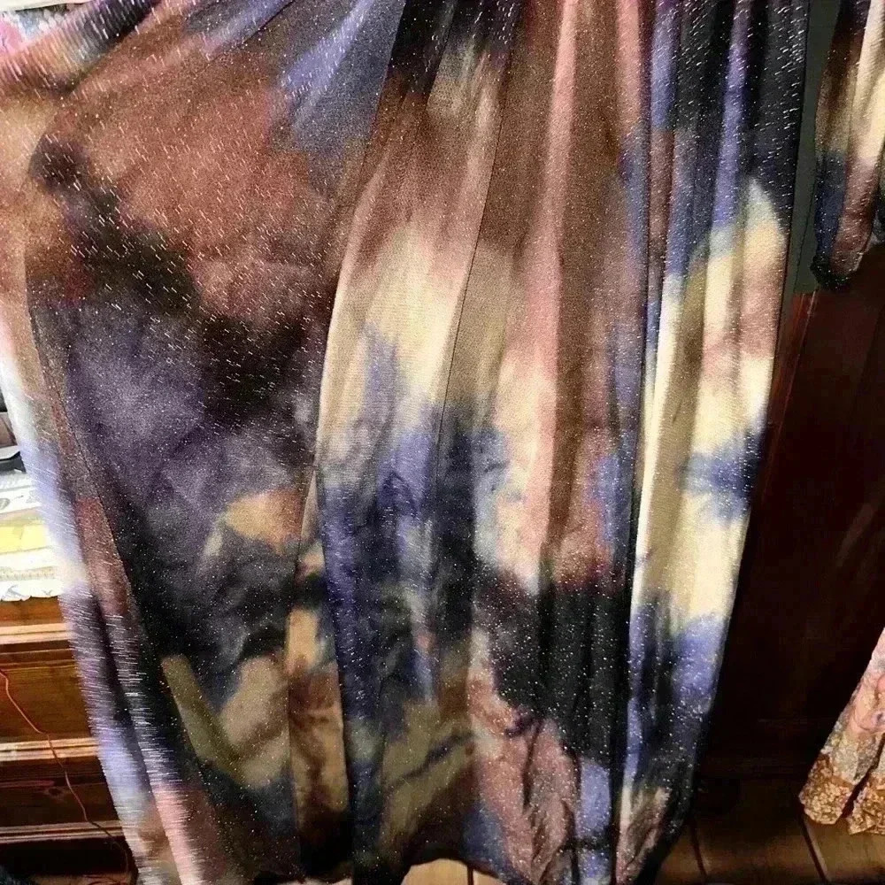 Blumin‎ Apparel size large tie dye with metallic silver thread. V neck. NWOT - Picture 10 of 12